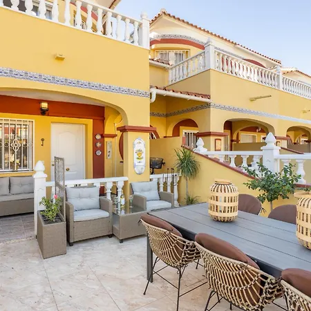 Casa Cuatro بيت للعطل