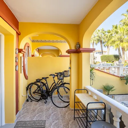 Casa Cuatro بيت للعطل *